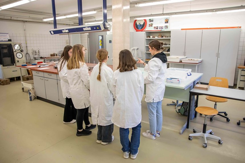 Technik hautnah erleben � Sch&uuml;lerinnen entdecken am Girls�Day an der Hochschule Nordhausen spannende MINT-Stationen mit Praxisbezug. 