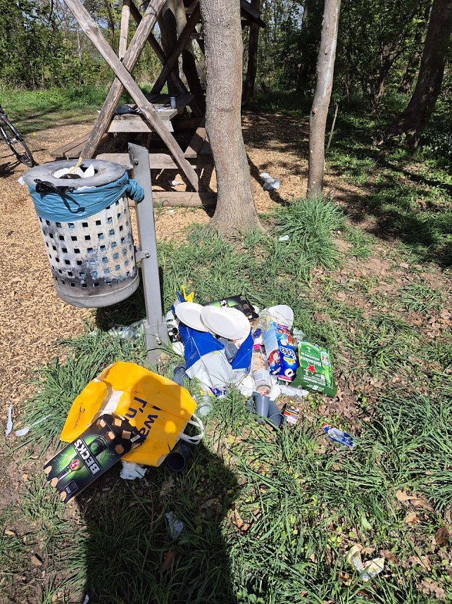 M&uuml;ll im Park nach Oster-Party