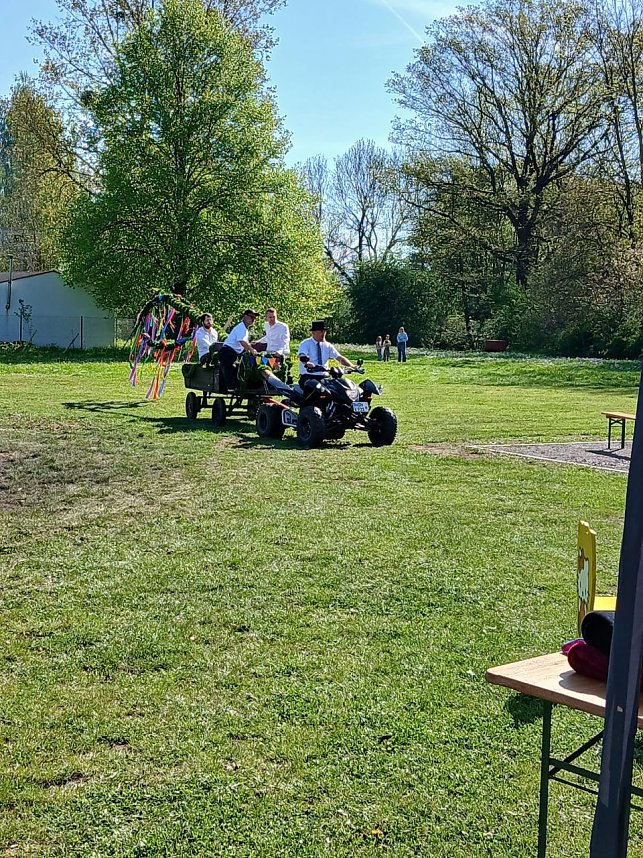 Maibaumsetzen Sollstedt