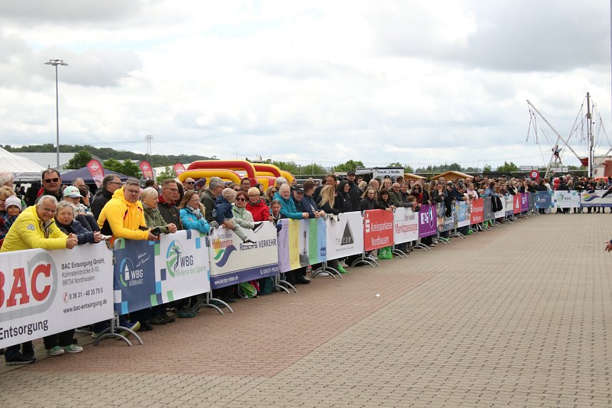 Auf der Zielgerade beim 11. Harztorlauf