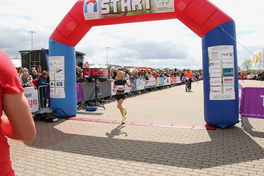 Auf der Zielgerade beim 11. Harztorlauf