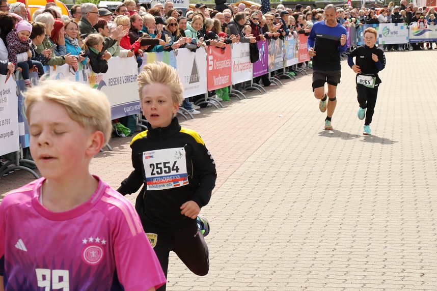 Auf der Zielgerade beim 11. Harztorlauf