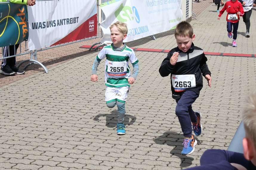 Auf der Zielgerade beim 11. Harztorlauf