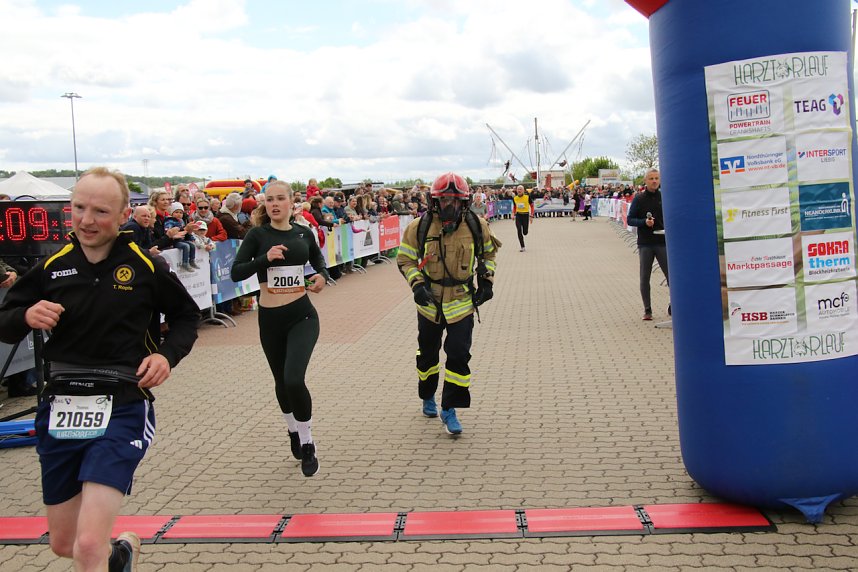 Auf der Zielgerade beim 11. Harztorlauf