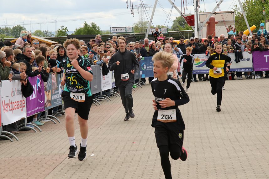 Auf der Zielgerade beim 11. Harztorlauf