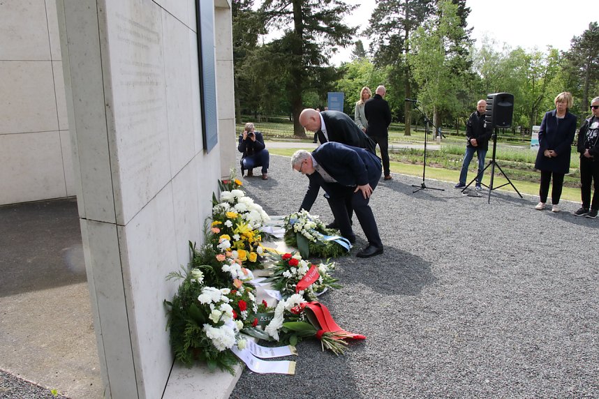 Gedenkveranstaltung zum Ende des Zweiten Weltkrieges vor 80 Jahren auf dem Nordh&auml;user Ehrenfriedhof