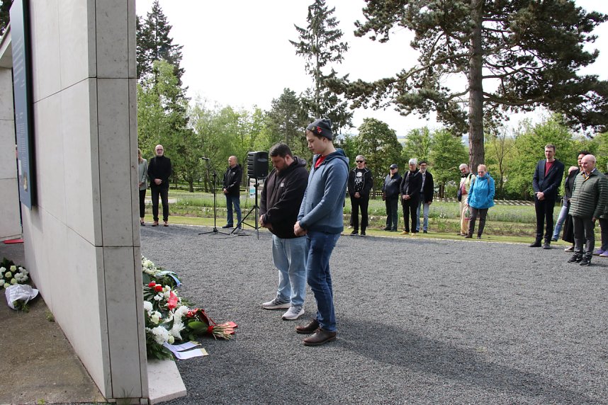 Gedenkveranstaltung zum Ende des Zweiten Weltkrieges vor 80 Jahren auf dem Nordh&auml;user Ehrenfriedhof