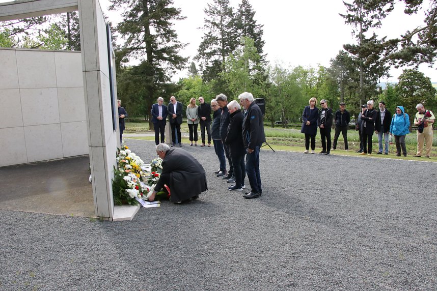 Gedenkveranstaltung zum Ende des Zweiten Weltkrieges vor 80 Jahren auf dem Nordh&auml;user Ehrenfriedhof
