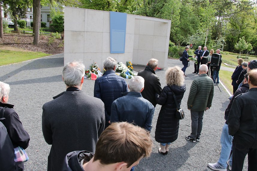 Gedenkveranstaltung zum Ende des Zweiten Weltkrieges vor 80 Jahren auf dem Nordh&auml;user Ehrenfriedhof