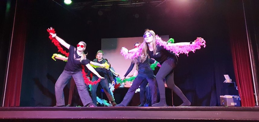 "Die Made" auf er B&uuml;hne