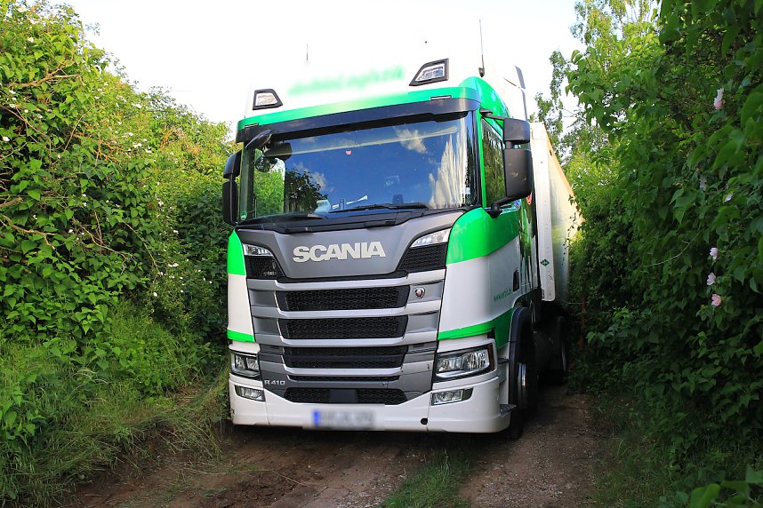 Lkw auf Abwegen im Kyffh&auml;userkreis