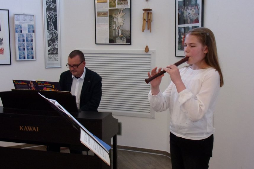 Zum 90. Geburtstag - Neue Ausstellung in der Sparkasse erinnert an Sarah Kirsch