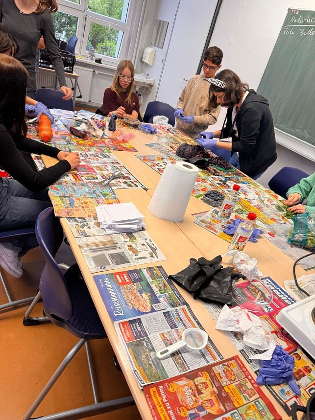 Den Alltag im Mittelalter n&auml;herte man sich auch k&uuml;nstlerisch