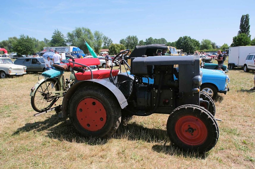 Peter Blei unterwegs beim Oldtimertreff am Scheunenhof