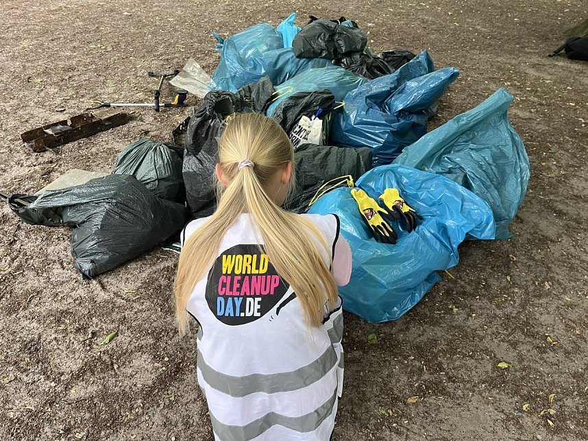 Cleanup Aktion der Humboldtianer im Stadtpark