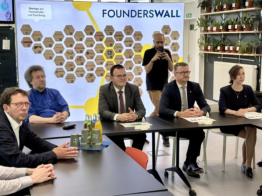 Besuch des Wissenschaftsministers an der Hochschule Nordhausen