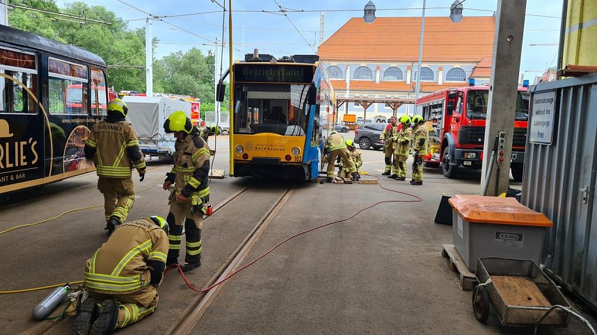 Gemeinsame Schulung f&uuml;r Feuerwehr und Verkehrsbetriebe
