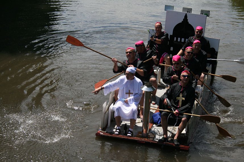 13. Badewannenrennen in Bennungen