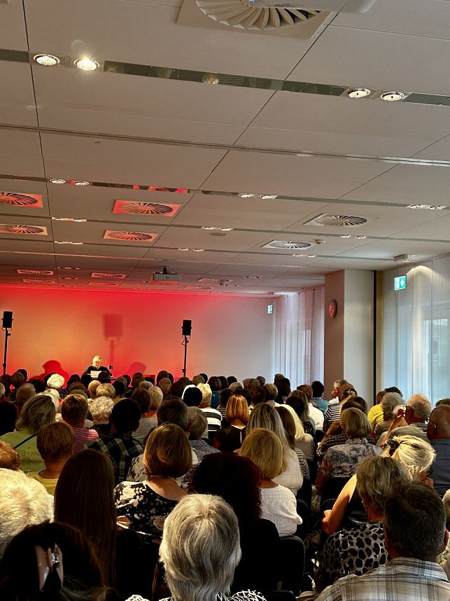 Lesung mit Carmen-Maja Antoni in der Kreissparkasse Nordhausen