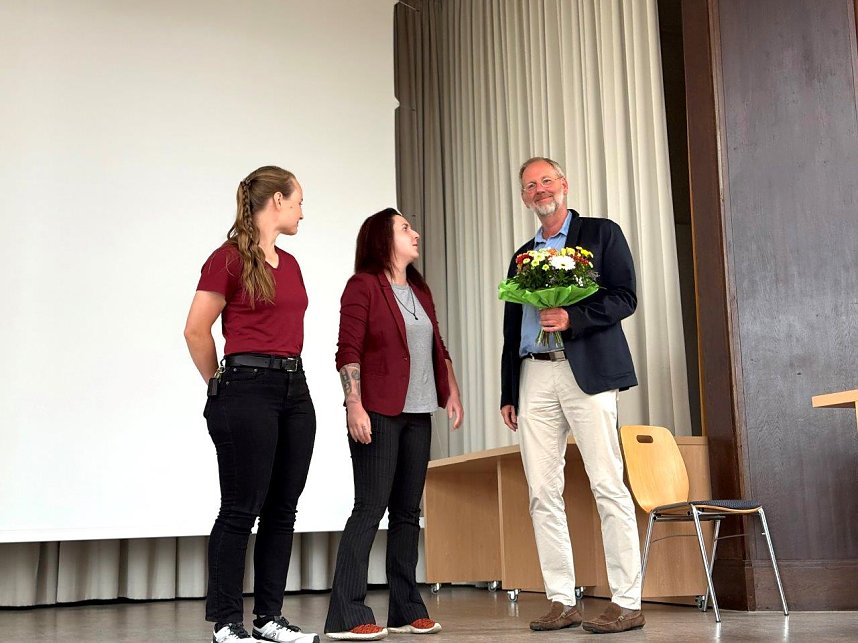 Mit einer feierlichen Veranstaltung im Audimax verabschiedete sich die Hochschule Nordhausen von Prof. Dr.-Ing. Folker Fl&uuml;ggen, der &uuml;ber ein Jahrzehnt den Fachbereich Ingenieurwissenschaften mitpr&auml;gte.
