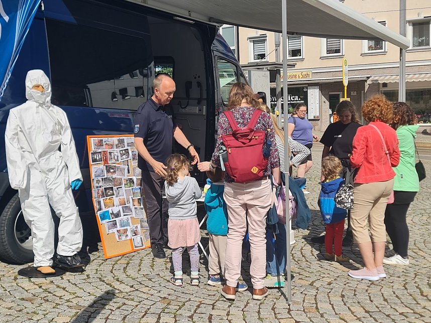 Polizei zum Anfassen und Kaffee auf dem Nordh&auml;user Marktplatz
