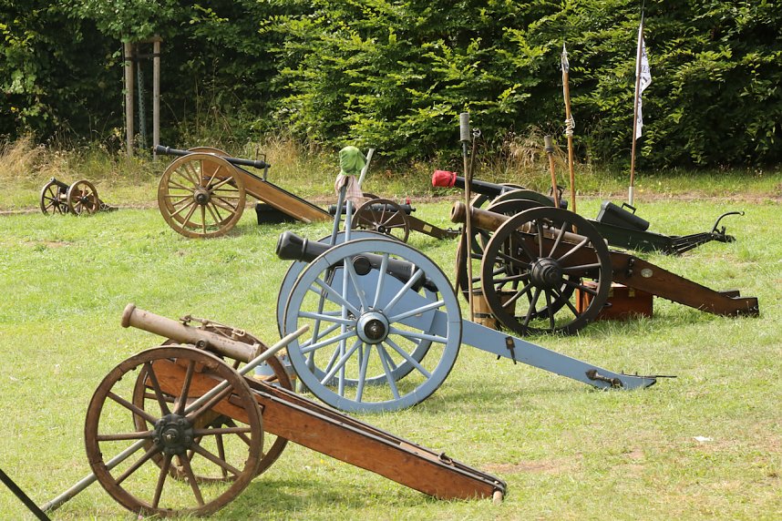 Kanonendonner auf der Pfalz Tilleda