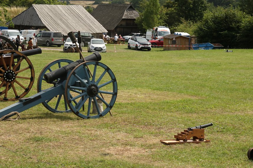 Kanonendonner auf der Pfalz Tilleda