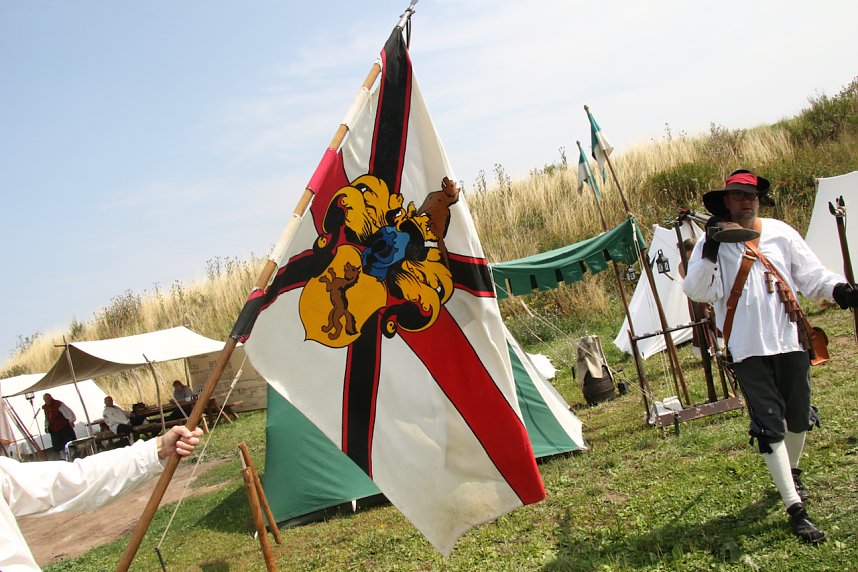 Kanonendonner auf der Pfalz Tilleda