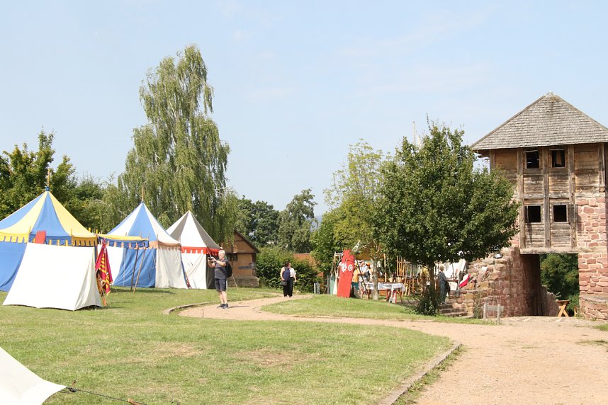 Kanonendonner auf der Pfalz Tilleda