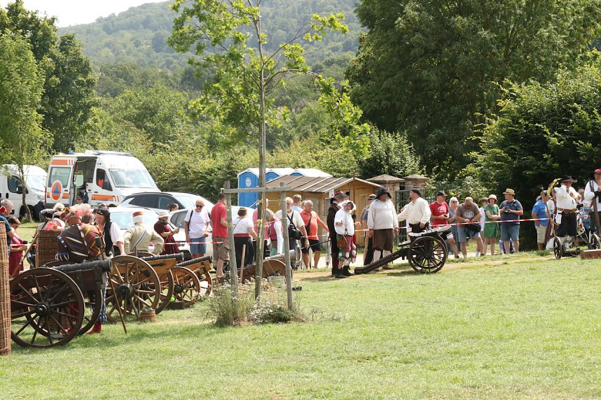Kanonendonner auf der Pfalz Tilleda