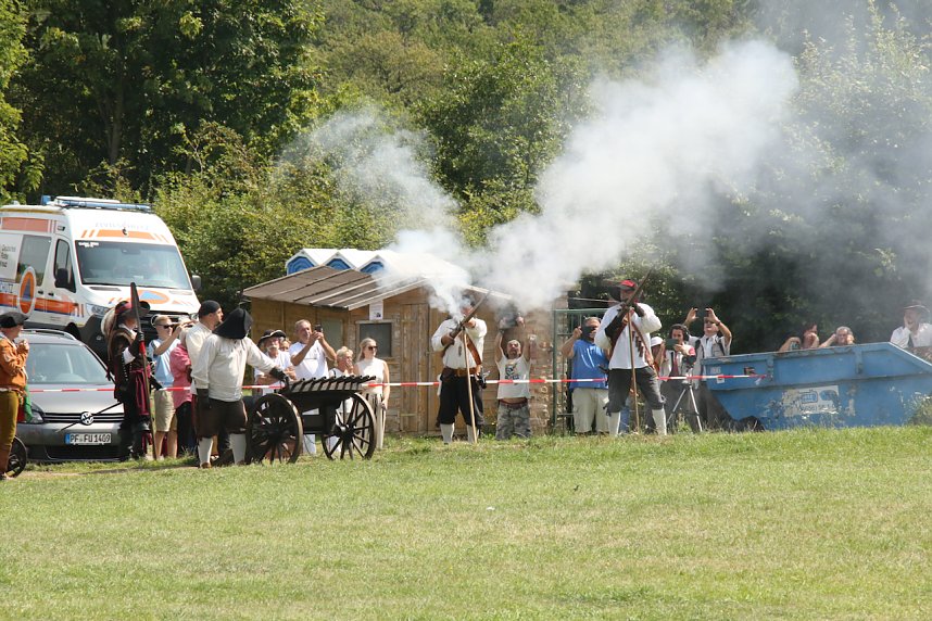 Kanonendonner auf der Pfalz Tilleda