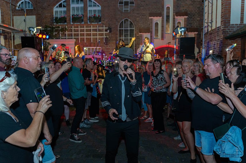 Coverband UDOpie begeistert in der Traditionsbrennerei