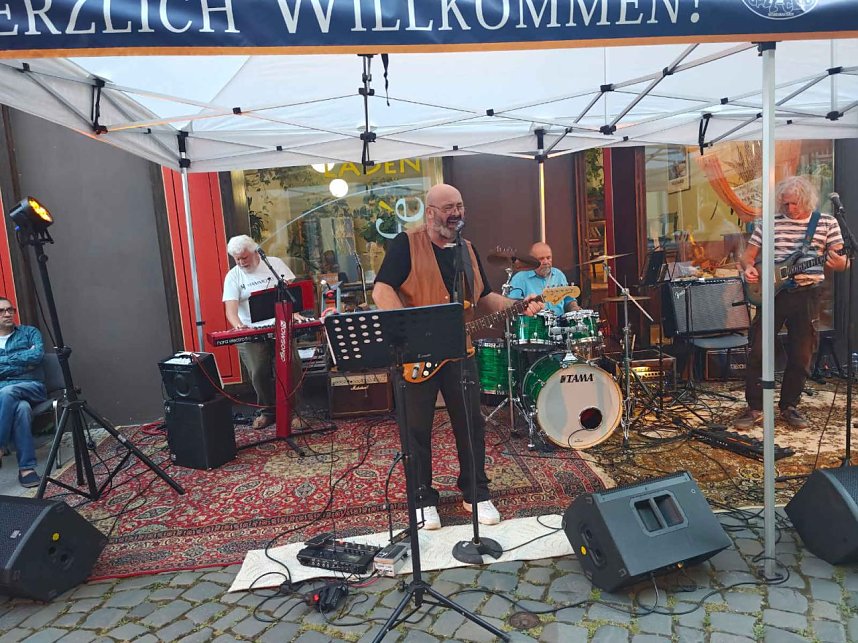 HOFGANG kehrte am vergangenen Wochenende auf die B&uuml;hne zur&uuml;ck und spielte beim Jazzclub in der Kurzen Meile