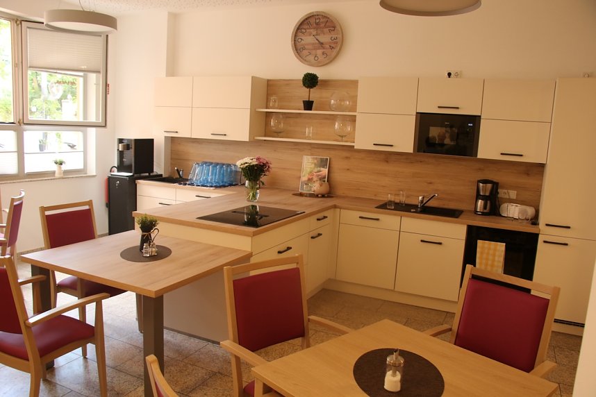 Neuer&ouml;ffnung des Arnold-Heims in Nordhausen