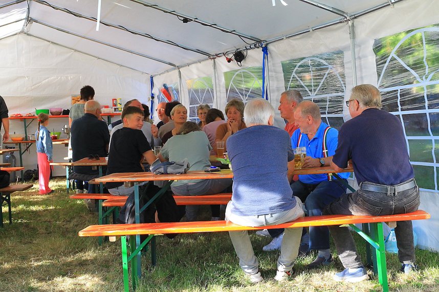 Stra&szlig;enfest in Kleinfurra gefeiert