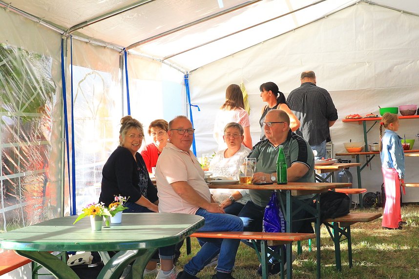 Stra&szlig;enfest in Kleinfurra gefeiert