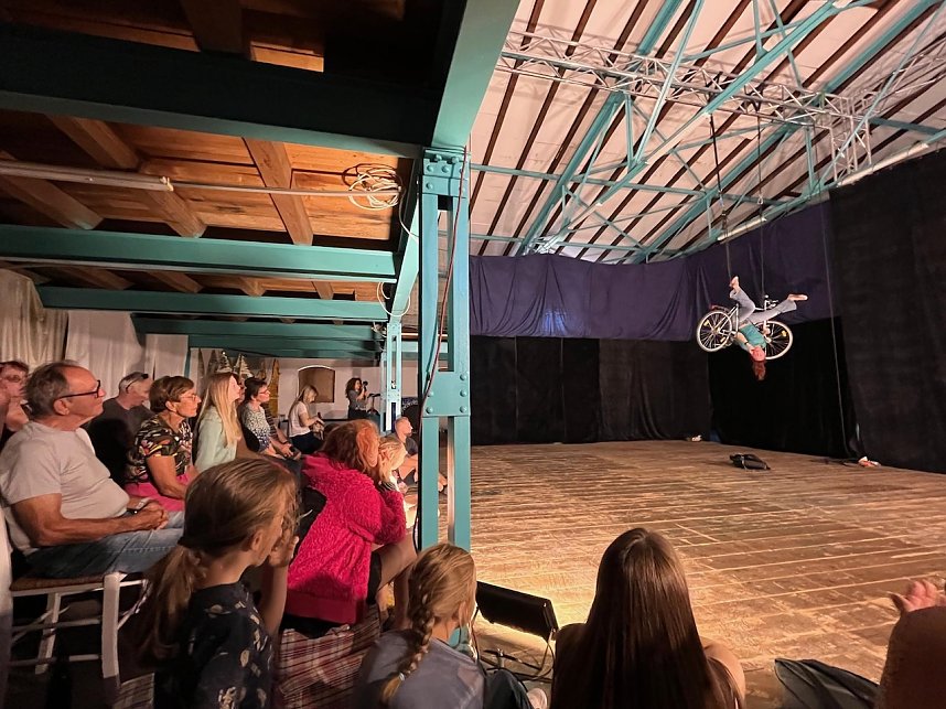 Picknick und Performance - die CircusM&uuml;hle Kelbra lud am Wochenende zum gem&uuml;tlichen Beisammensein