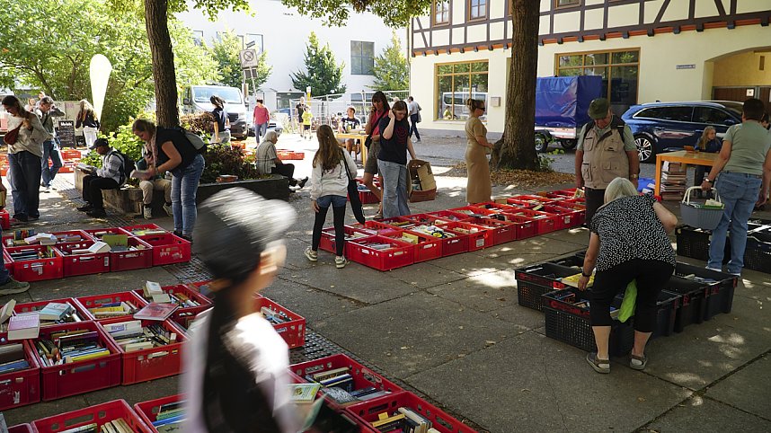 KILA-B&uuml;cher � Rettungsmarkt auf dem Blasii Kirchplatz in Nordhausen