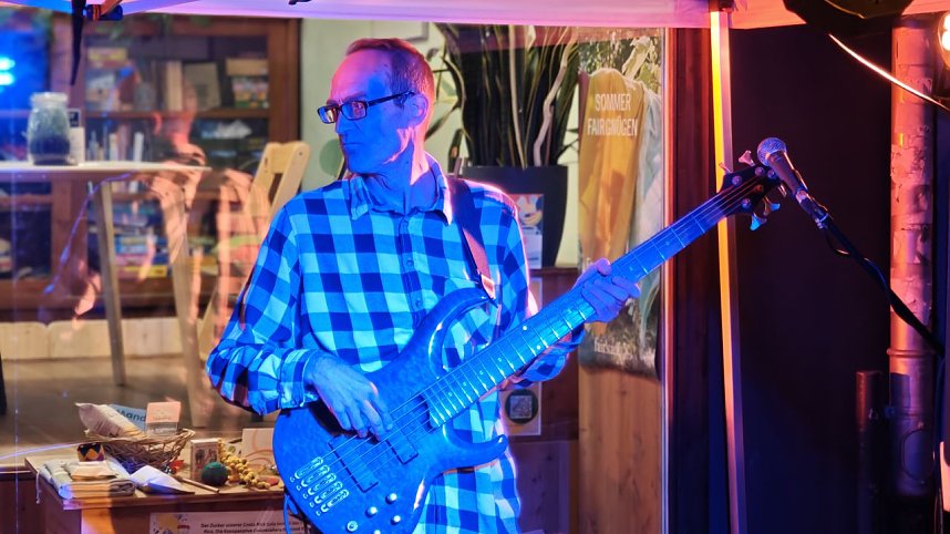 Bass-Magier Matze Sch&auml;fer