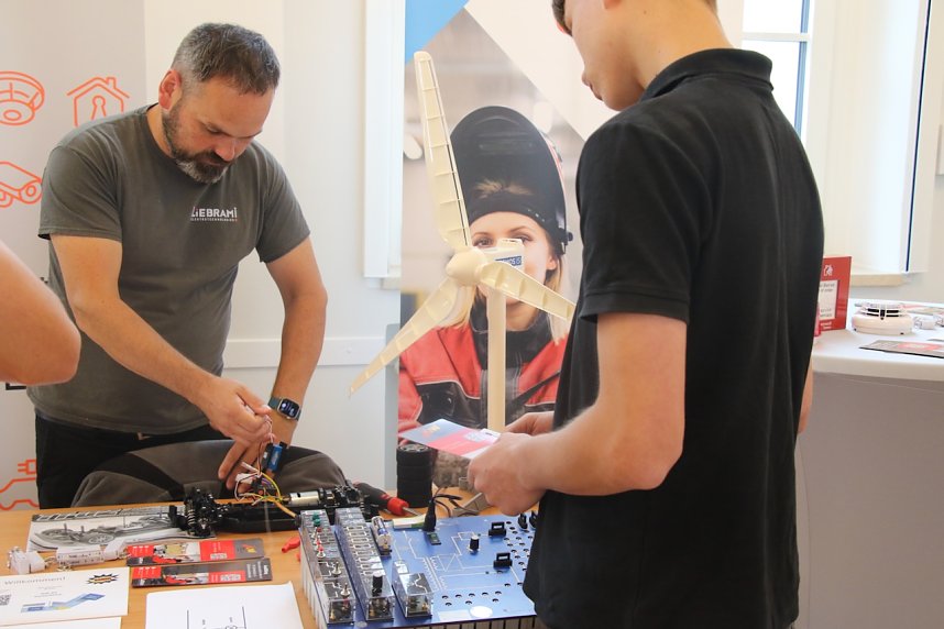 Volles Haus zur Berufsmesse "BAM" im Bleicher&ouml;der Kulturhaus