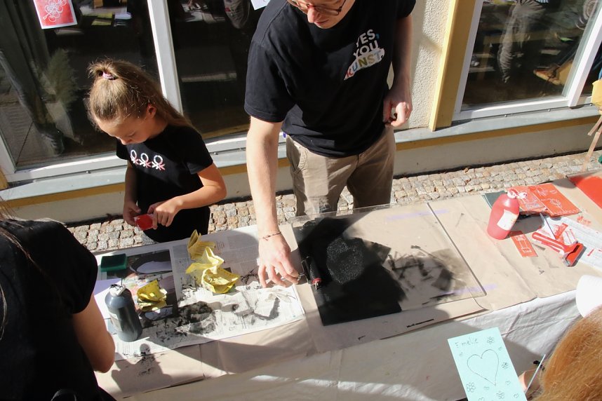 Kinderrechte-Fest in der Flohburg und Essen der Kulturen in der Kurzen Meile in Nordhausen