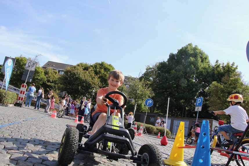 Kinderrechte-Fest in der Flohburg und Essen der Kulturen in der Kurzen Meile in Nordhausen