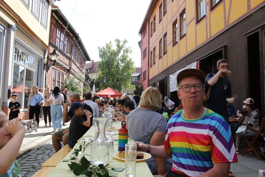 Kinderrechte-Fest in der Flohburg und Essen der Kulturen in der Kurzen Meile in Nordhausen