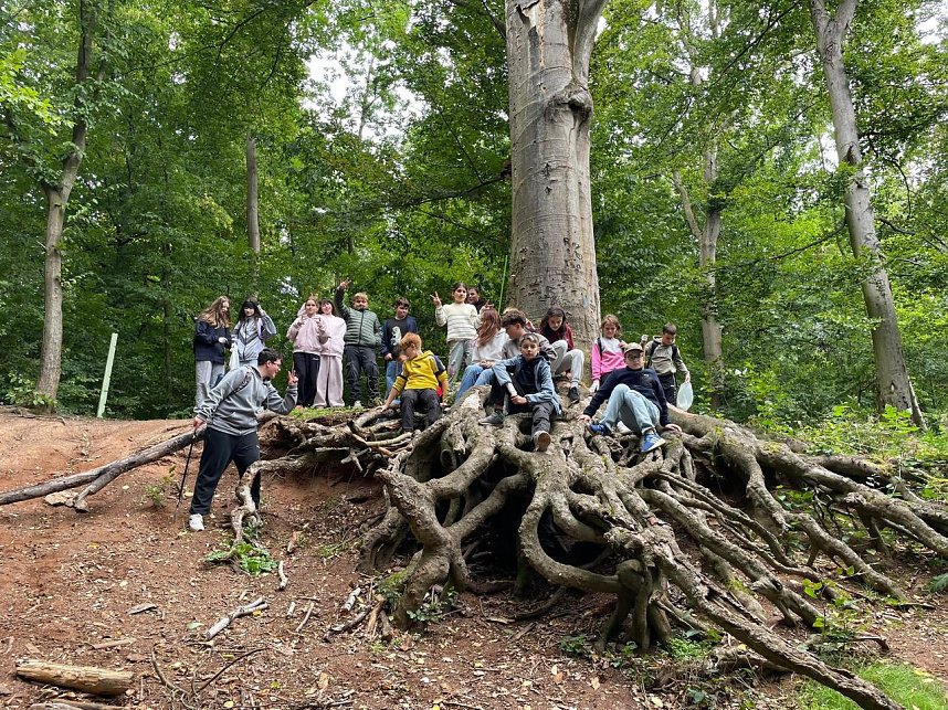 Zwei Klassen der Regelschule K&auml;the Kollwitz halfen beim aufr&auml;umen zum World Clean Up Day