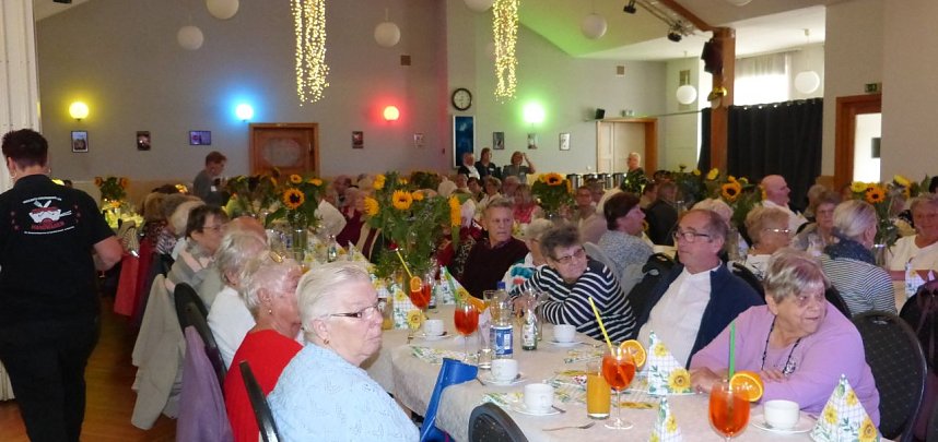 Seniorenfeier im Sachswerfer Handwagen