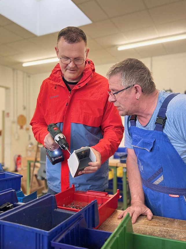  Perspektivwechsel hautnah: Prof. Dr. J&ouml;rg Wagner und Dirk Hamel erlebten beim Aktionstag Schichtwechsel die Arbeitswelt des jeweils anderen.