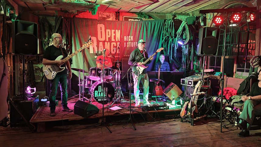 Auftakt in der Scheune bei Uwe Hager