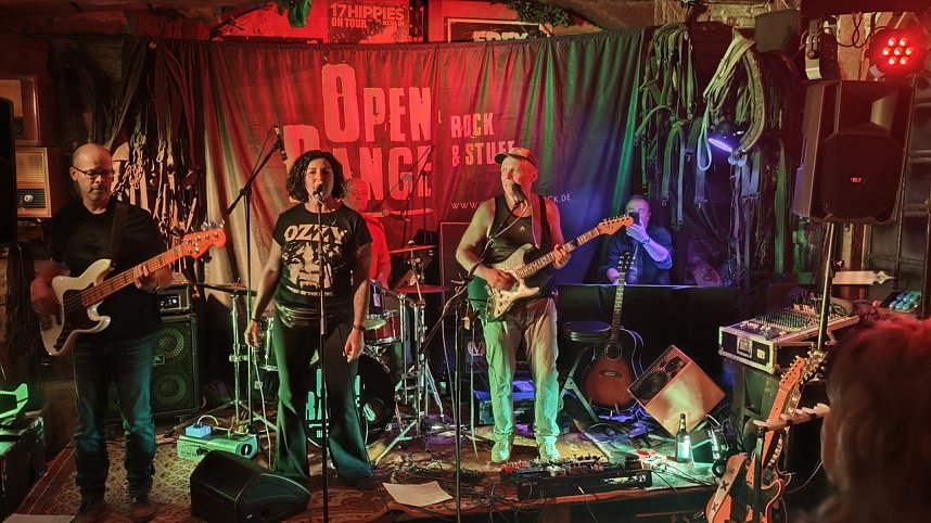 Auftakt in der Scheune bei Uwe Hager