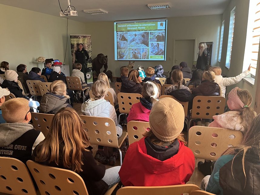 Die 5. Klassen des Humboldt-Gymnasiums waren zu Besuch im B&auml;renpark Worbis