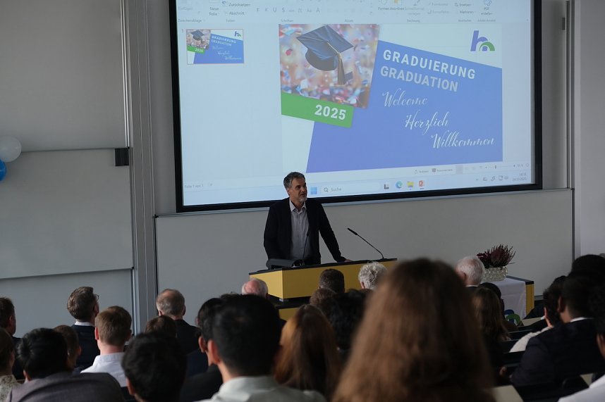 Ein besonderer Moment: Gemeinsam mit Familien, Freundinnen und Freunden feierten die Absolventen der Hochschule Nordhausen ihren erfolgreichen Studienabschluss